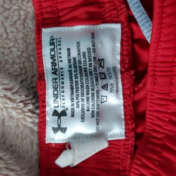 Under Armour gym shorts - Picture 3 of 3